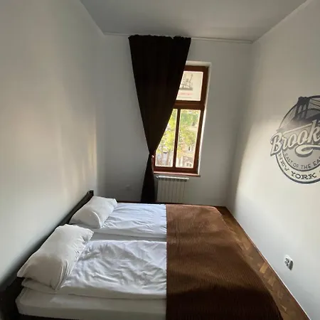 New York Hostel Львов Экстерьер фото